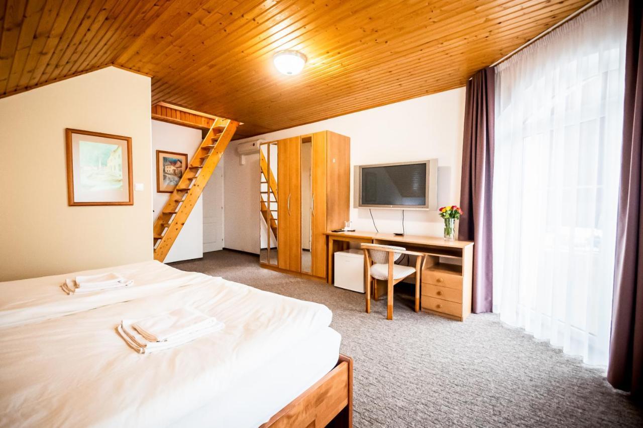 Hotel Squash Centrum Prievidza Exterior foto